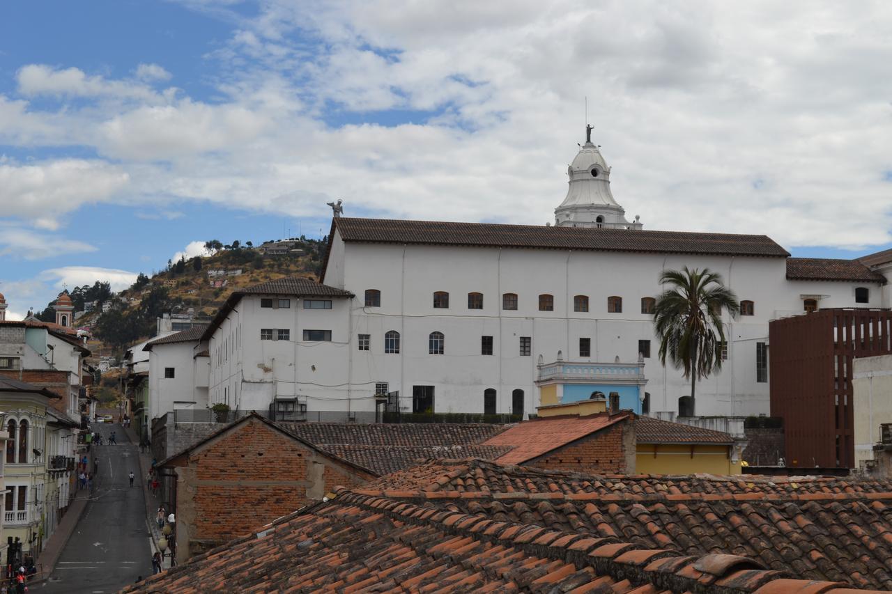 The House Of The New Boulevard Hostel Quito Exterior photo