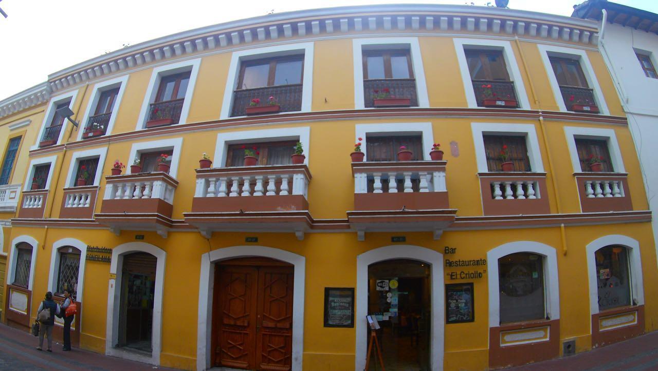 The House Of The New Boulevard Hostel Quito Exterior photo